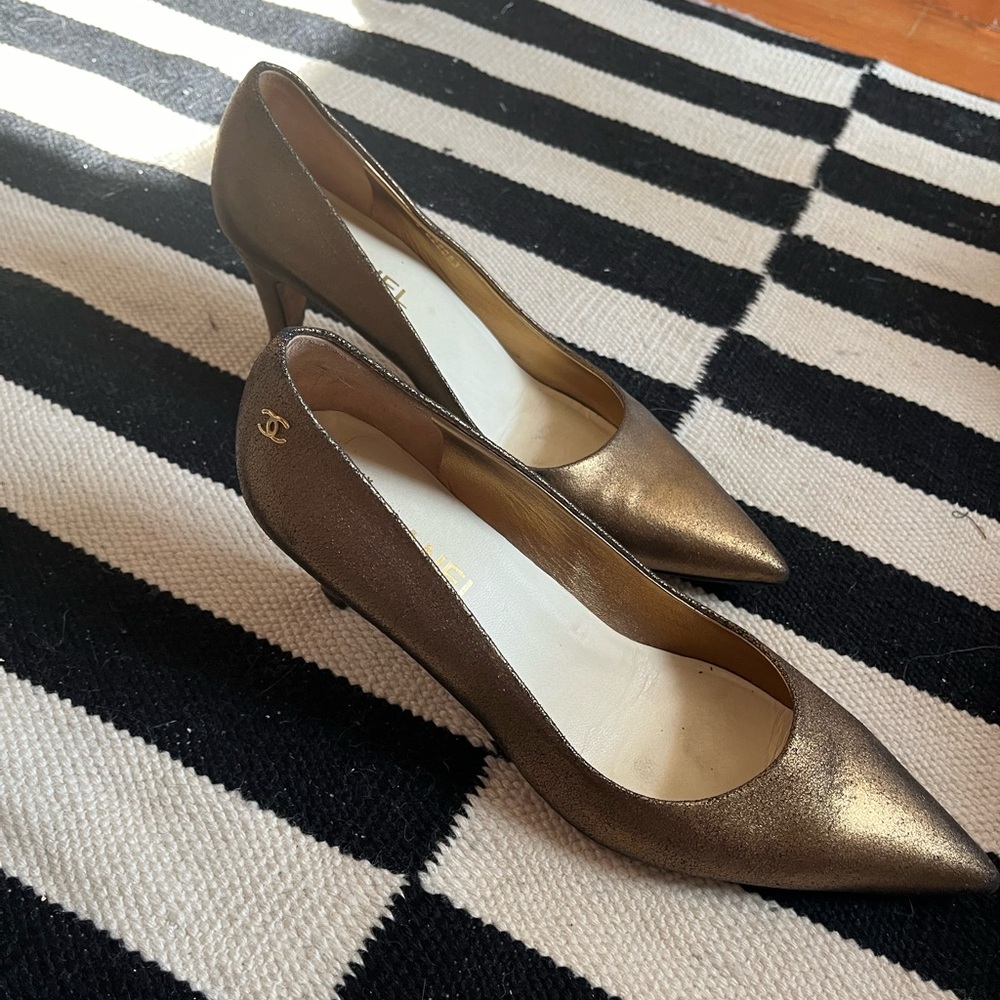 Chanel gold pointed toe heels